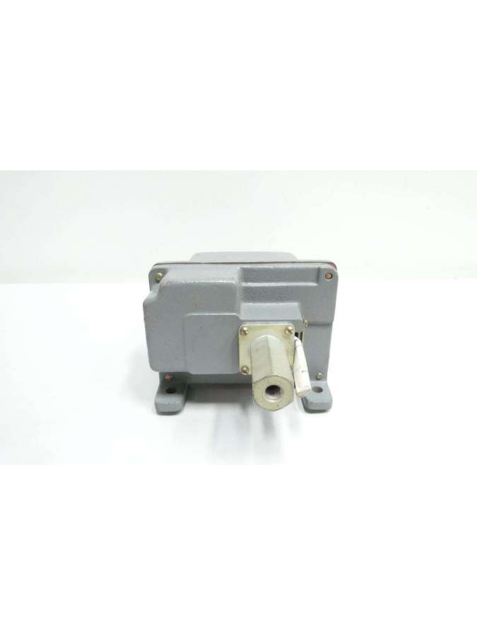 9012acr22-square d