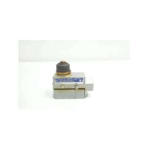 BZE6-2RN MICRO SWITCH USADO