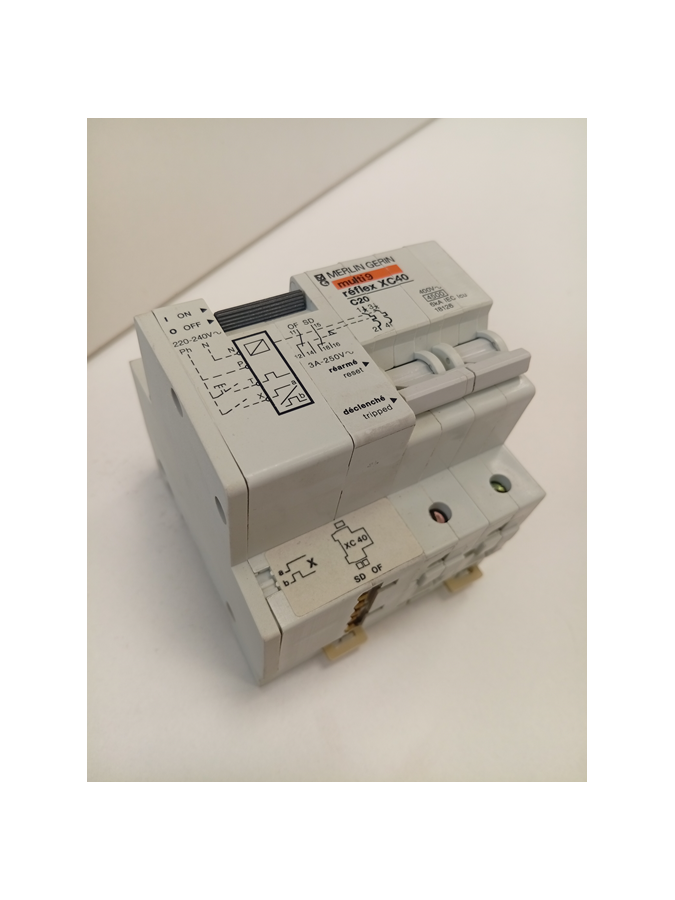 reflex xc40 2p c 20a 18126 multi9-merlin gerin