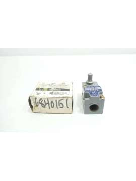9007c52b2-square d