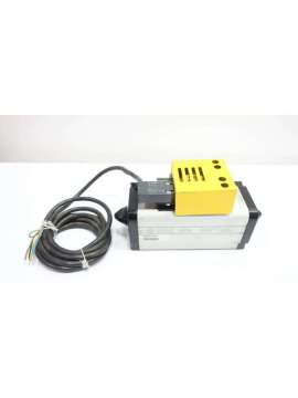 dan0120405s-usd-omal
